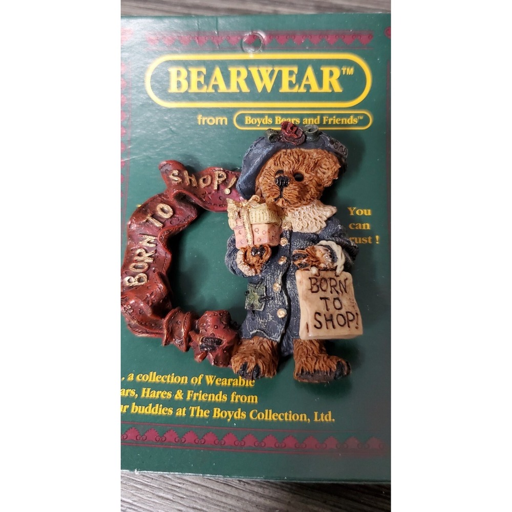 VINTAGE NOS Boyds Bears Bearwear BORN TO SHOP Round Wreath Jacket Hat Lapel Pin